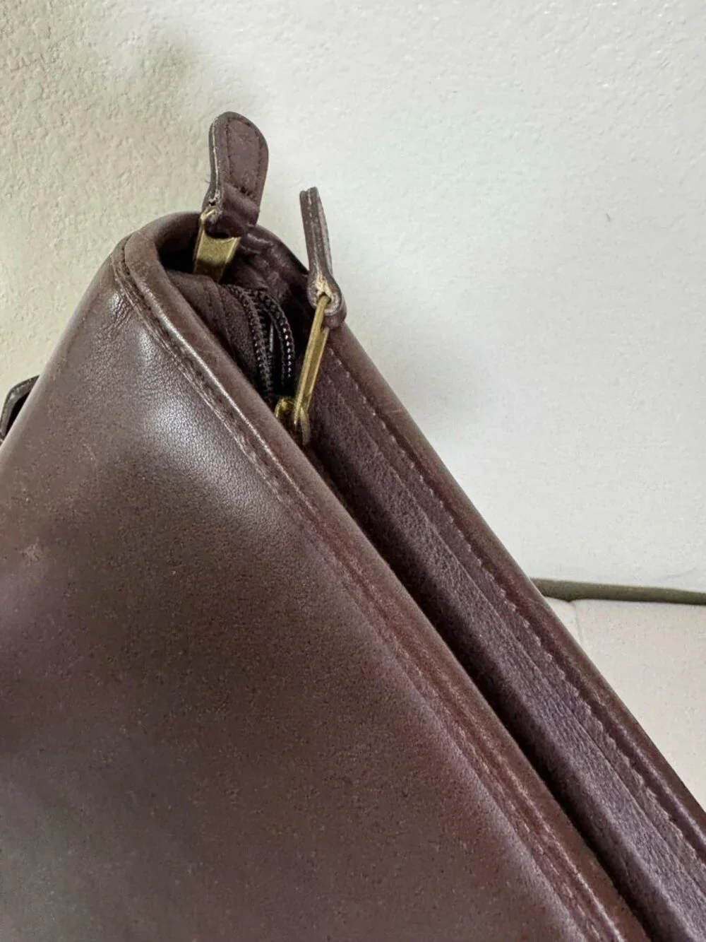 Coach Brown Leather Zip Around Portfolio Binder 3-Ring Organizer Interior Pocket